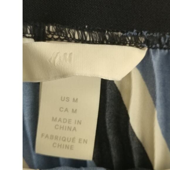 H&M Accordion Pleated Skirt Size M - Picture 4 of 6